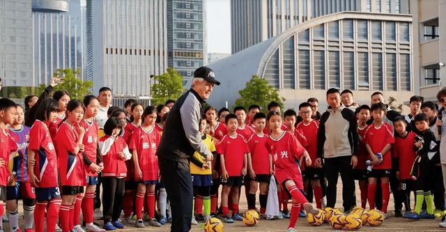 激烈角逐中诞生新星，谁将崭露头角的简单介绍