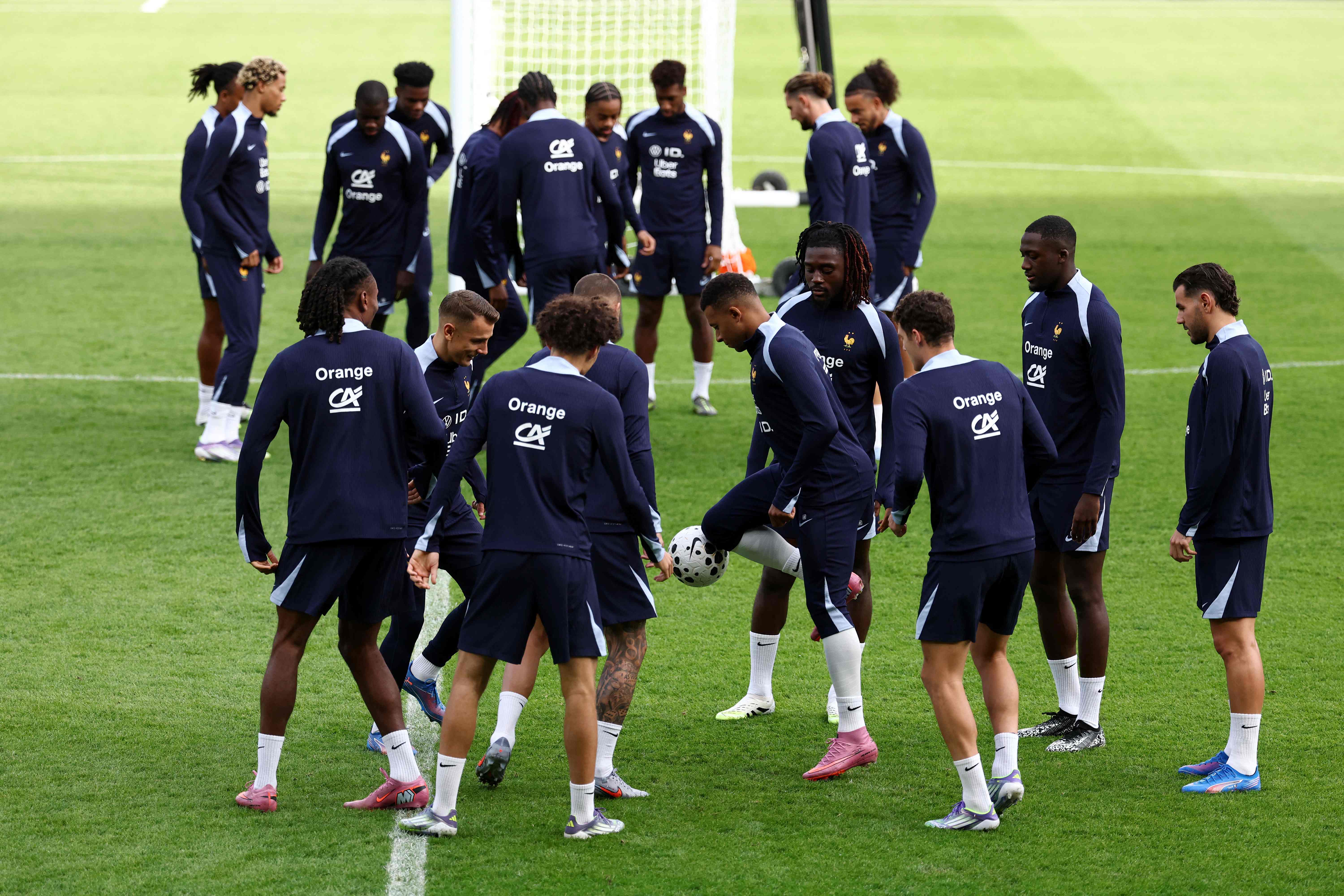 世界杯预选赛中球队备战有序