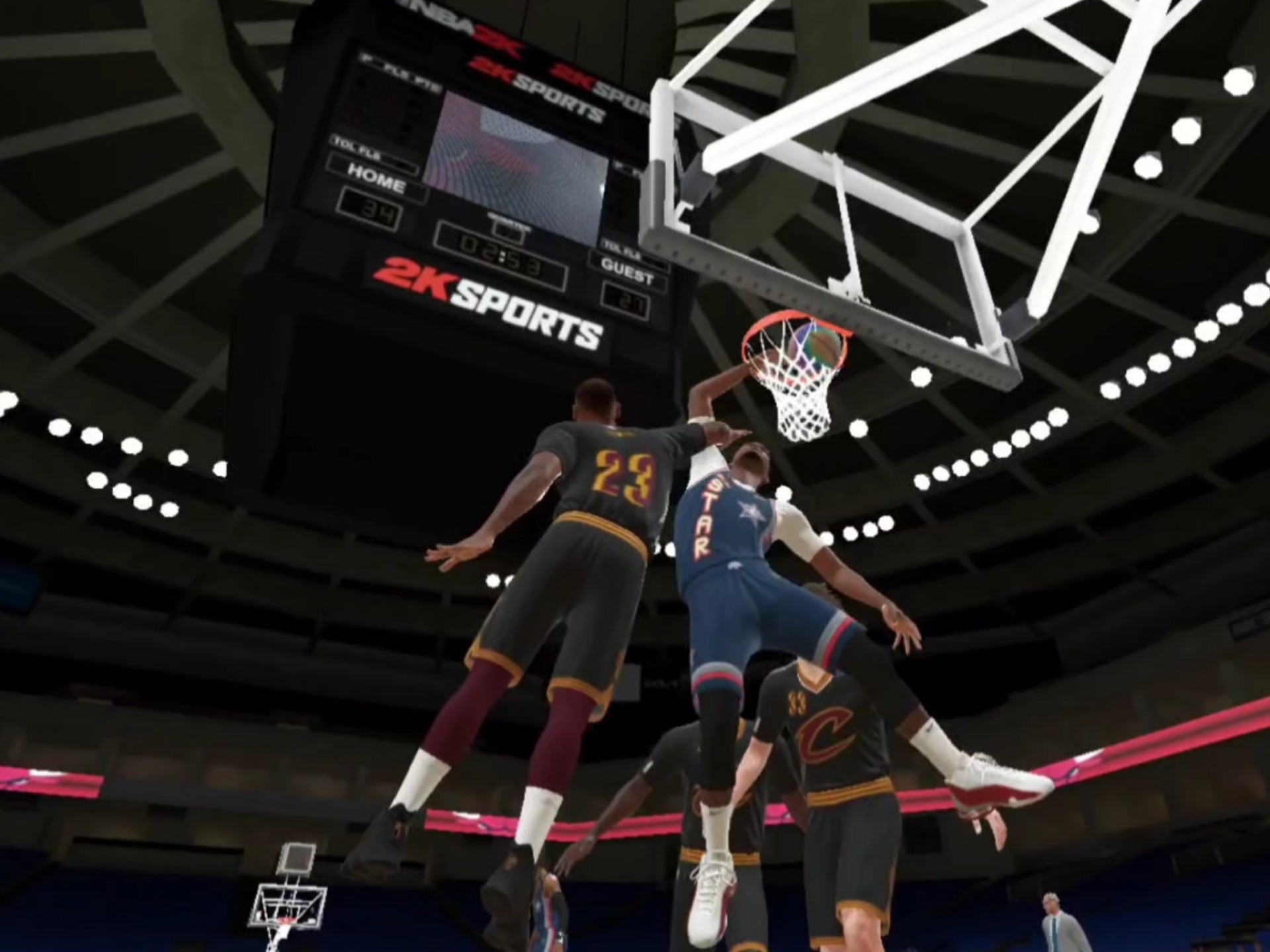 篮球名宿现场观战，对球队表现发表看法