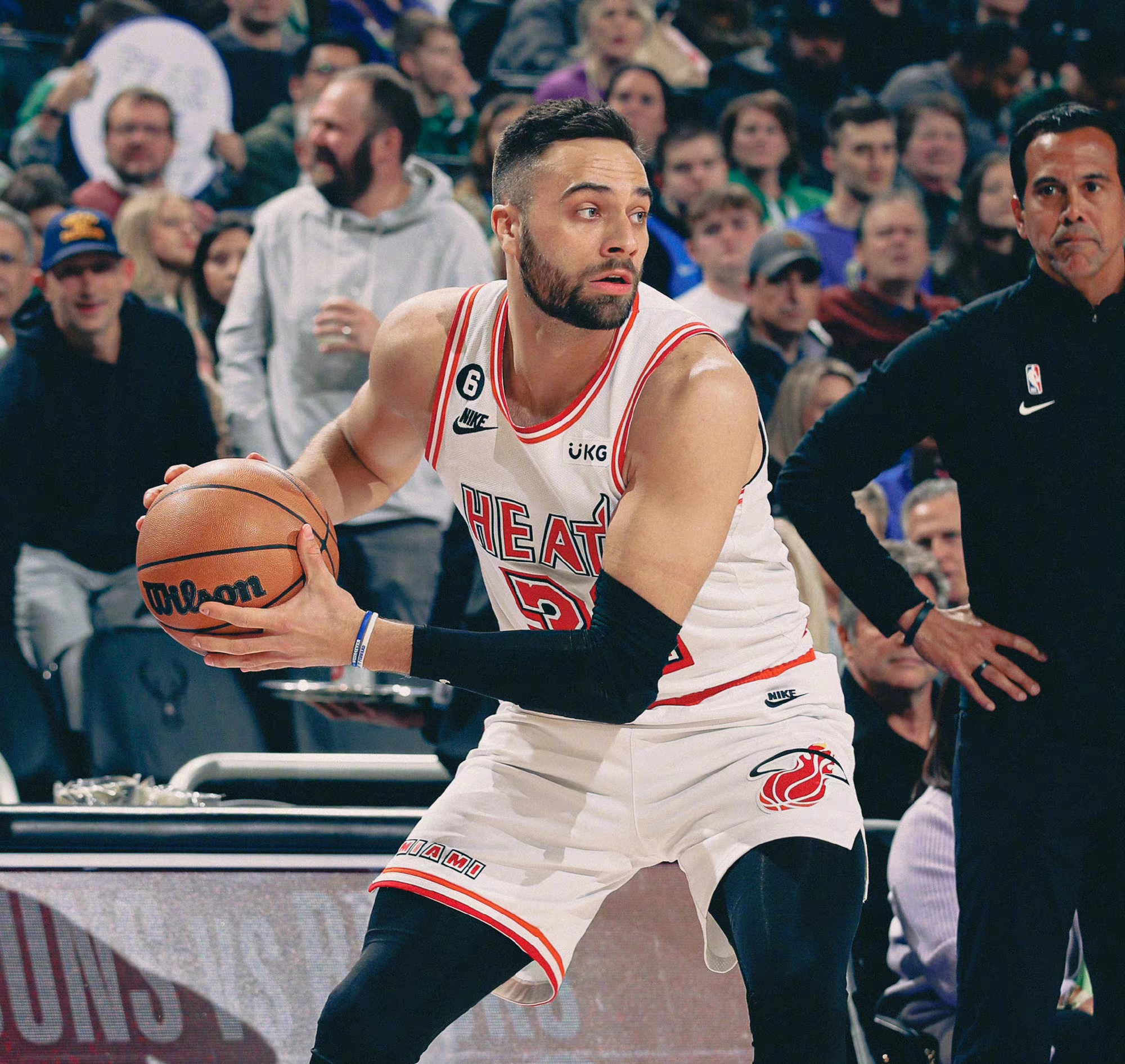 热火外线手感火热，轻松取胜对手的简单介绍