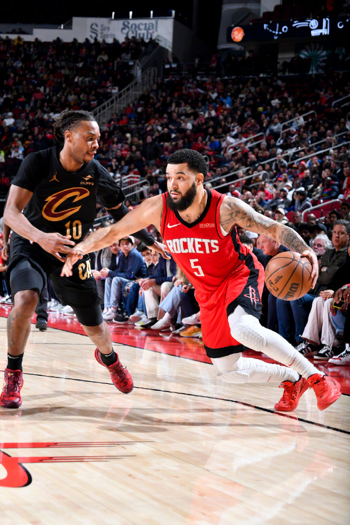 包含火箭遭遇四连败，苦战马刺不敌对手的词条