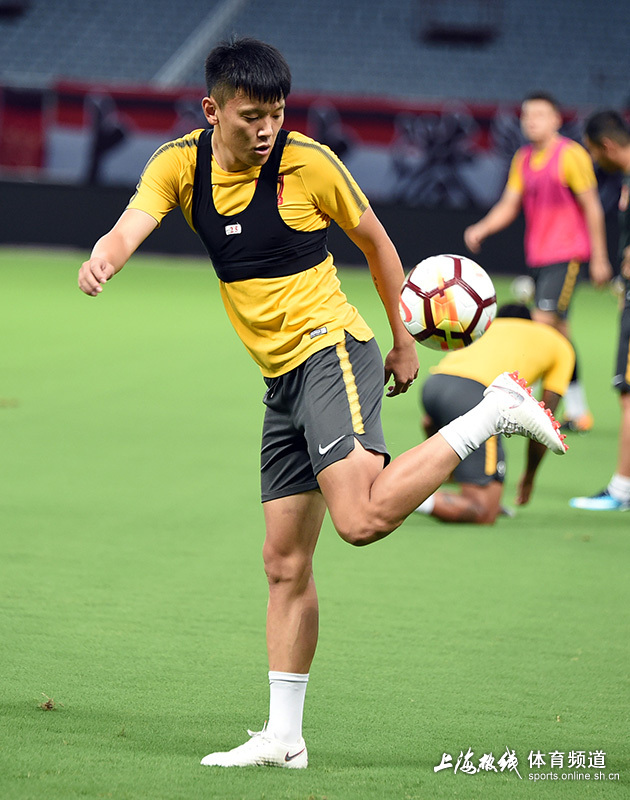 尼斯球队士气高昂,全队备战迎接挑战 尼斯球队士气高昂,全队备战迎接挑战