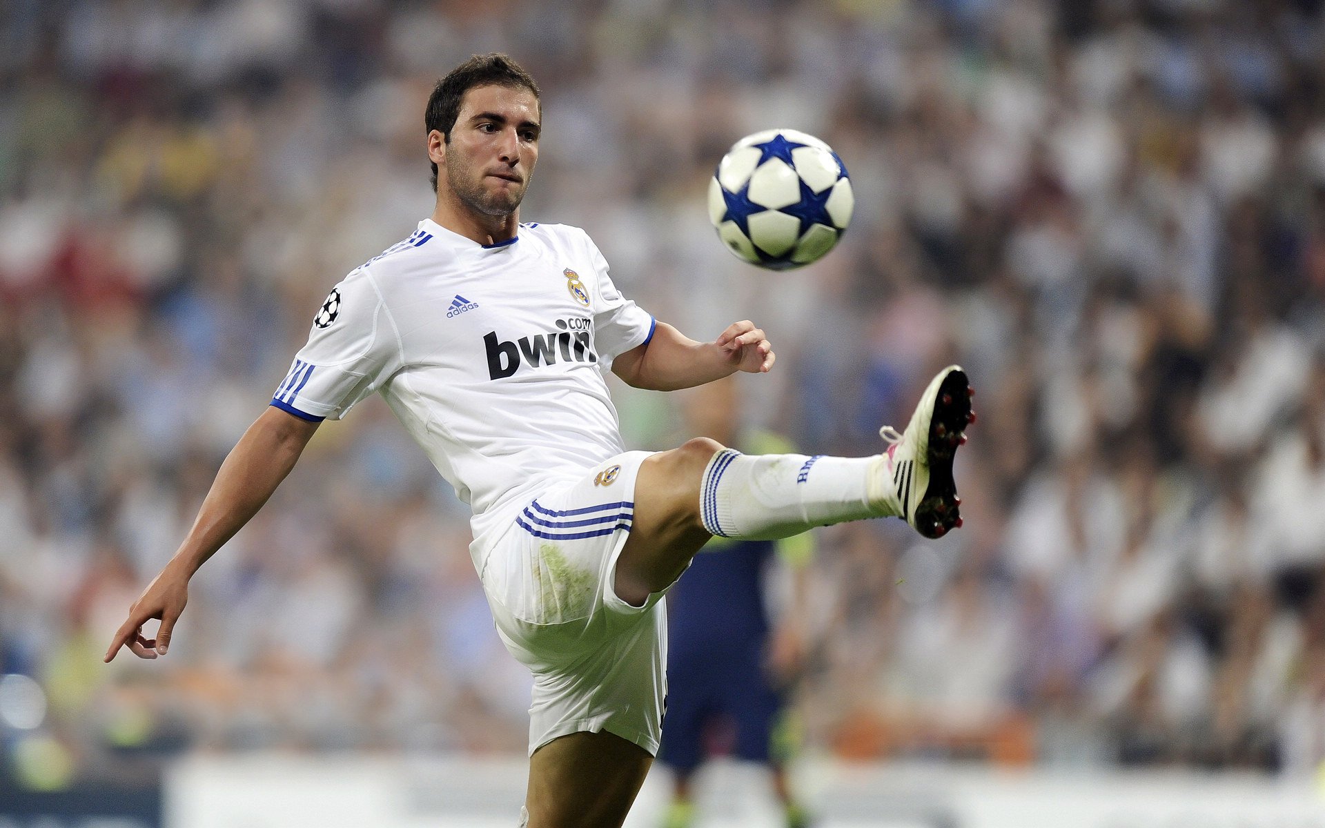 西甲国家德比之夜，阿拉巴一锤定音，皇马防线领袖成全场焦点